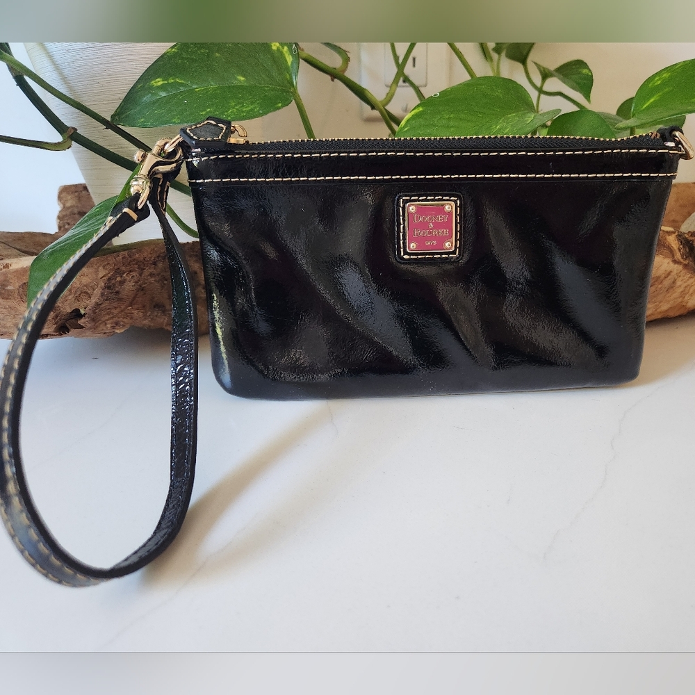 Dooney & Bourke Clutch Bag 8 x 4.5 inch Patent Leather Black Zipper Wristlet